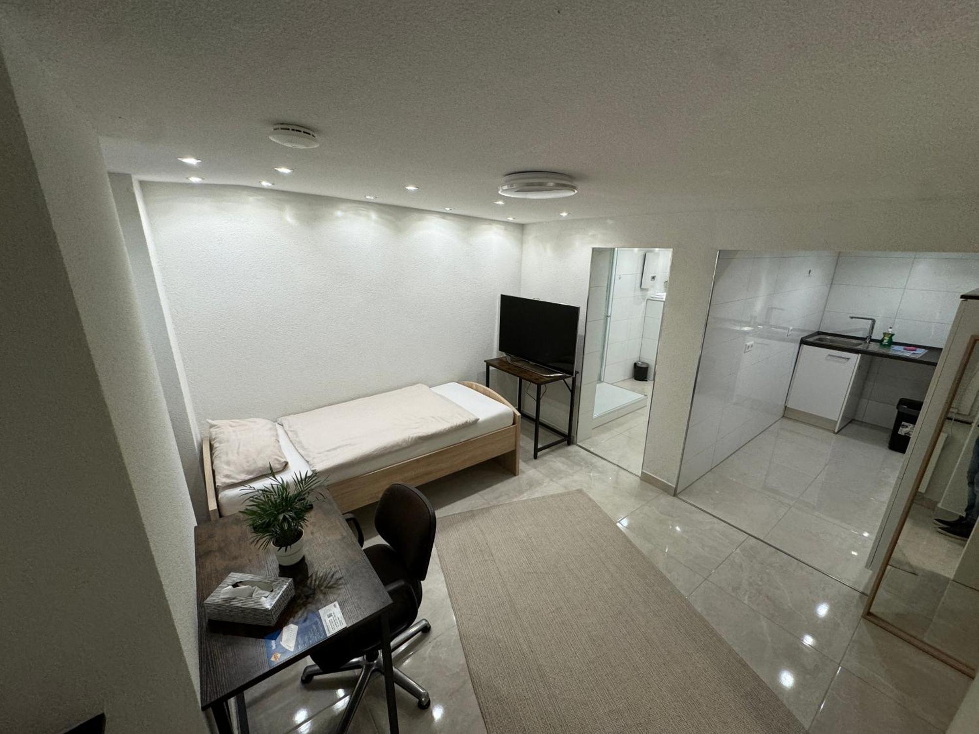 City Apartment Stadtwohnung Mit Kueche Und Netflix Nahe Bahnhof Sinsheim Bagian luar foto